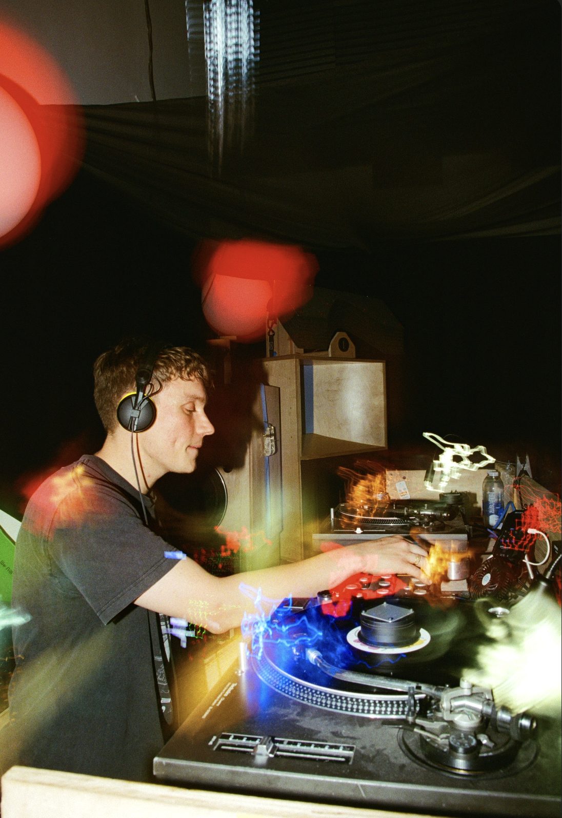 Diz DJing on Technics turntables at a Public House HiFi party in Newcastle